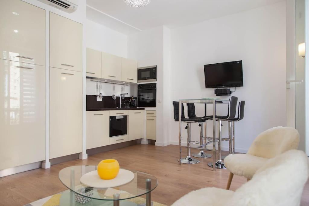 #28 1 Bdr Flat Ac Balcony Hper Central 10Mins To Beach & Old Town Niza Exterior foto
