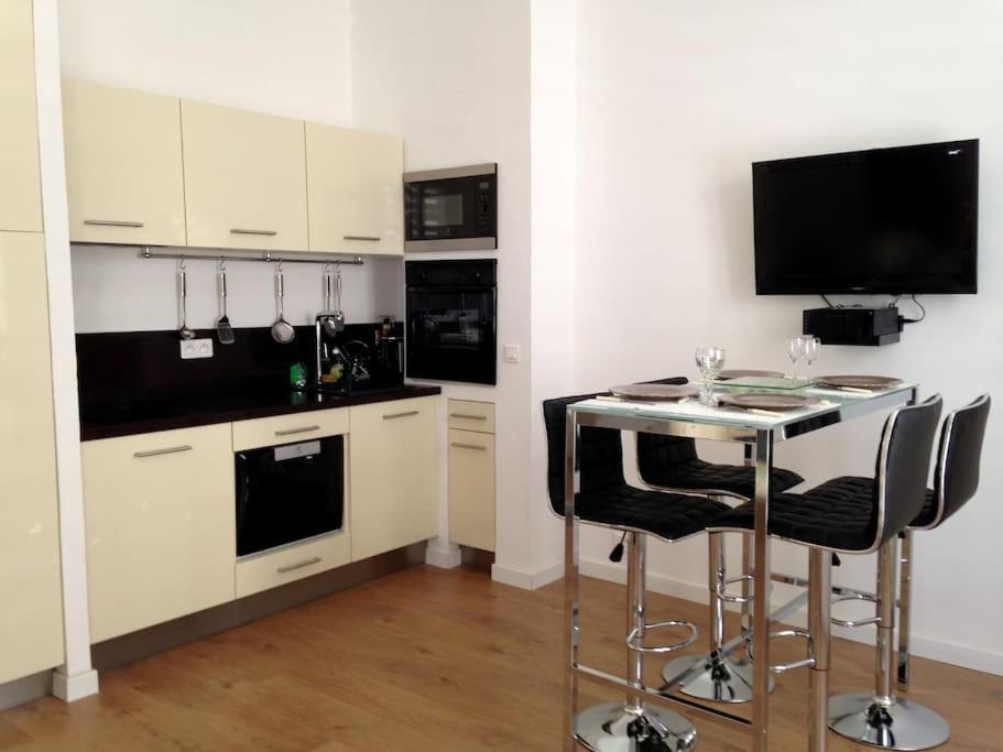 #28 1 Bdr Flat Ac Balcony Hper Central 10Mins To Beach & Old Town Niza Exterior foto